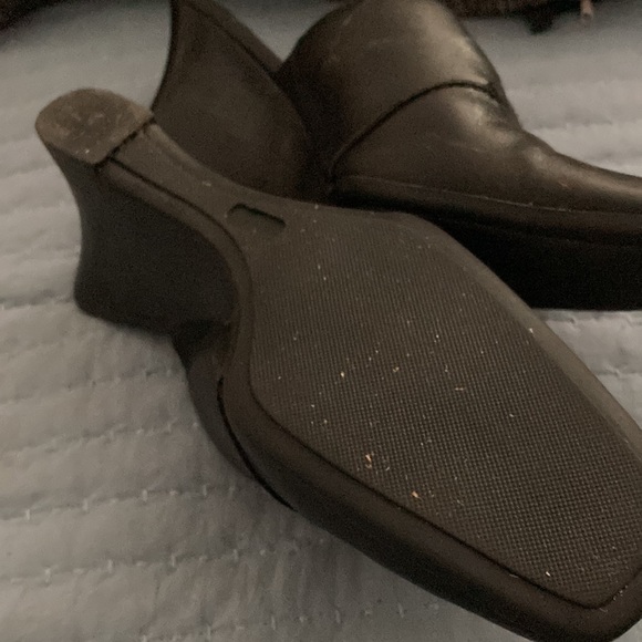 Shoes - Picture 4 of 4